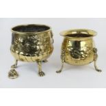 Dutch brass embossed jardiniere, with lion's mask ring handles and paw feet, 21cm diameter; also a