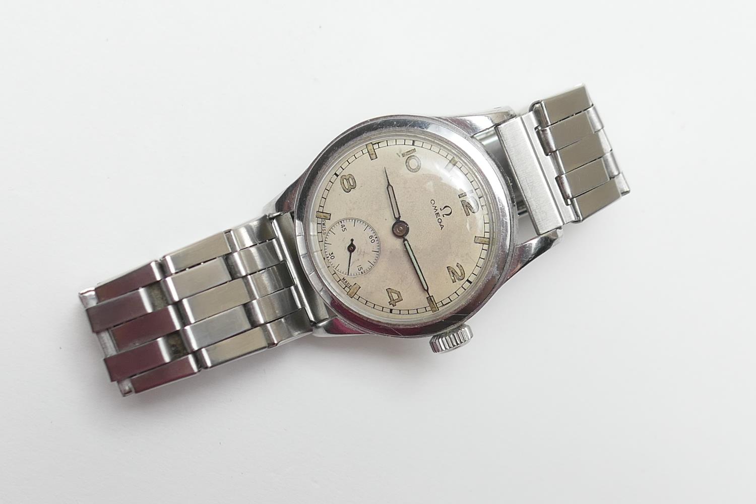 Omega stainless steel gent's vintage wristwatch, 25mm dial with luminous Arabic and baton
