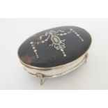 George V silver pique tortoiseshell oval ring box, Birmingham 1916, the top inlaid with floral