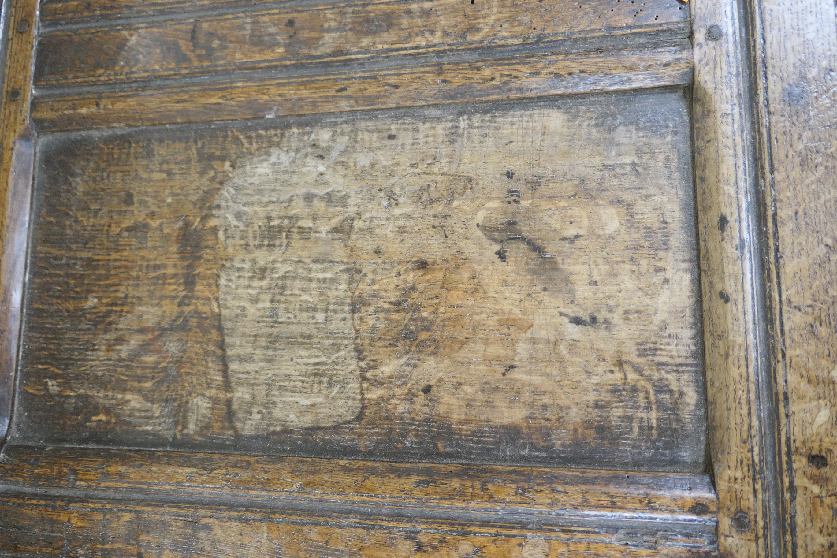 Oak joined coffer, late 17th Century, having a four recessed panel lid over a carved lunette - Bild 4 aus 10