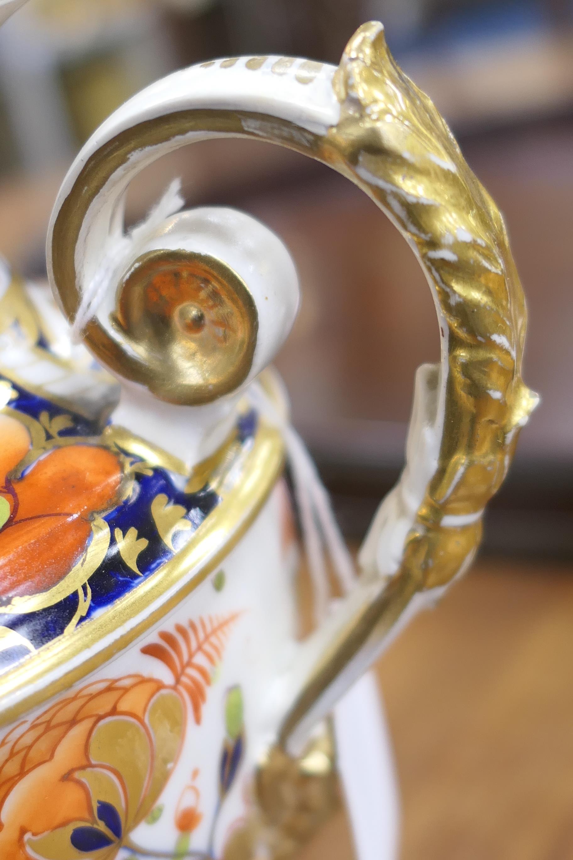 Derby imari porcelain garniture, circa 1800-25, each of twin handled urn shape, decorated in typical - Bild 14 aus 19