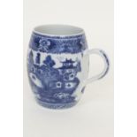 Chinese blue and white barrel form tankard, late 18th or early 19th Century, decorated with a