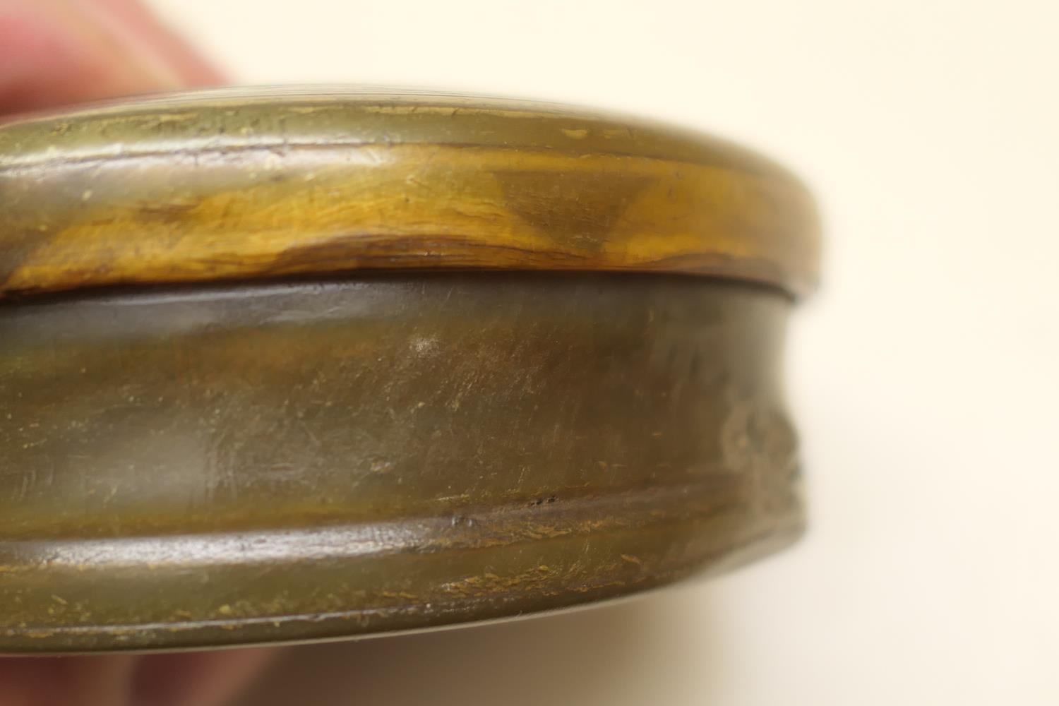 Georgian pressed horn snuff box, circa 1760, circular form, the cover with a profile of George III - Image 8 of 9