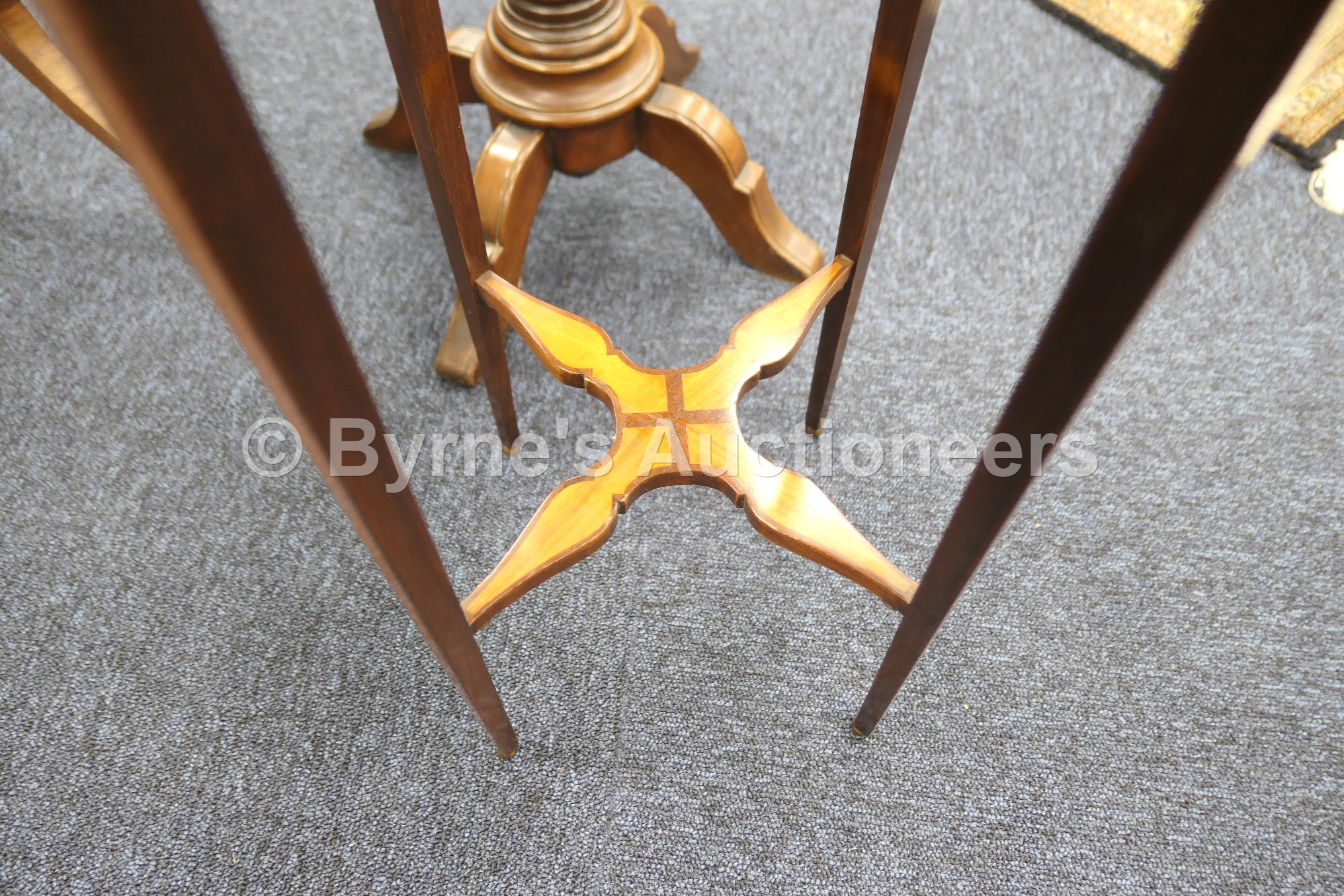 Sheraton Revival mahogany and marquetry kettle stand, octagonal top centred with a flowerhead and - Image 4 of 6