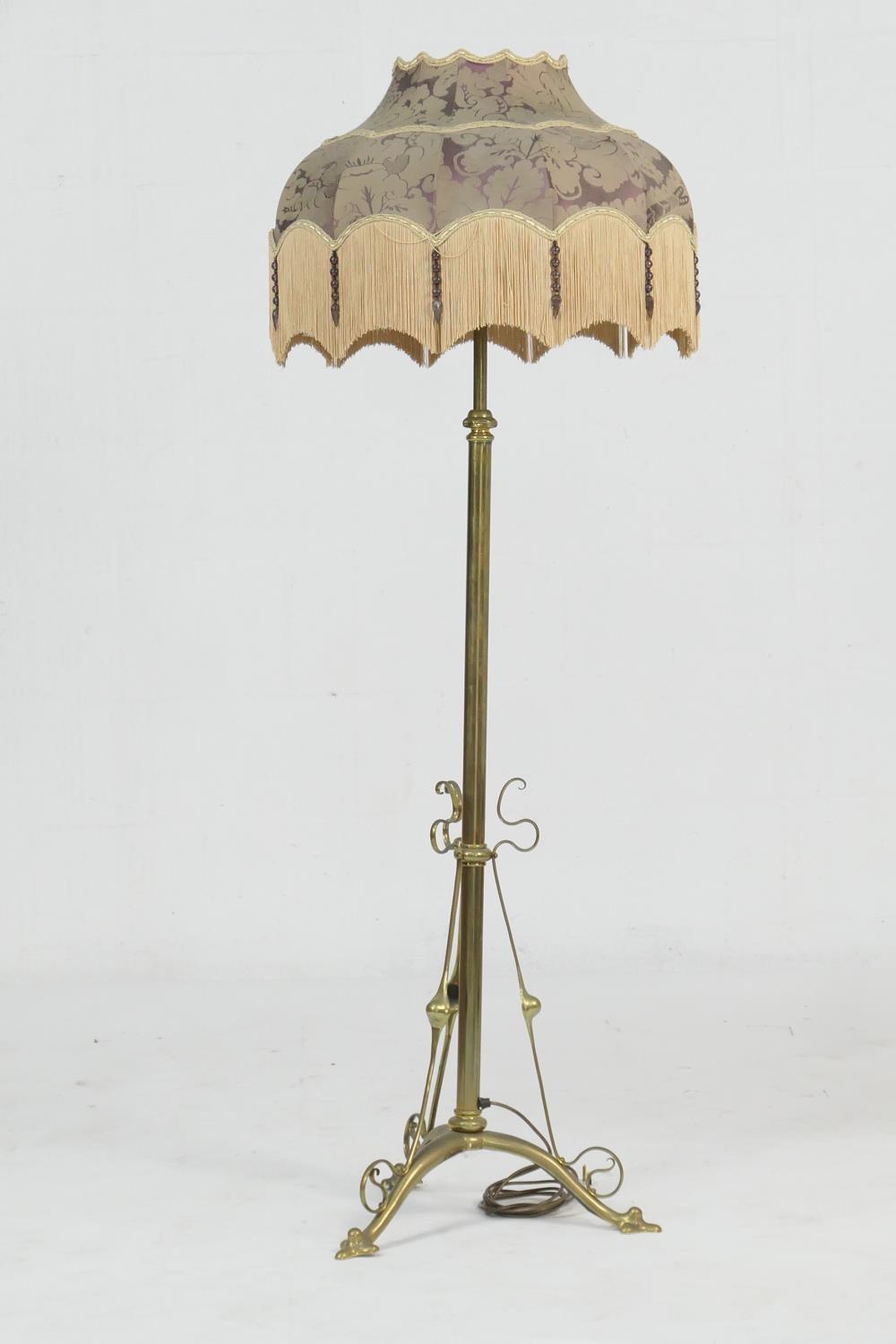 Edwardian brass extending standard lamp, in Art Nouveau style, having a purple silk damask fringed