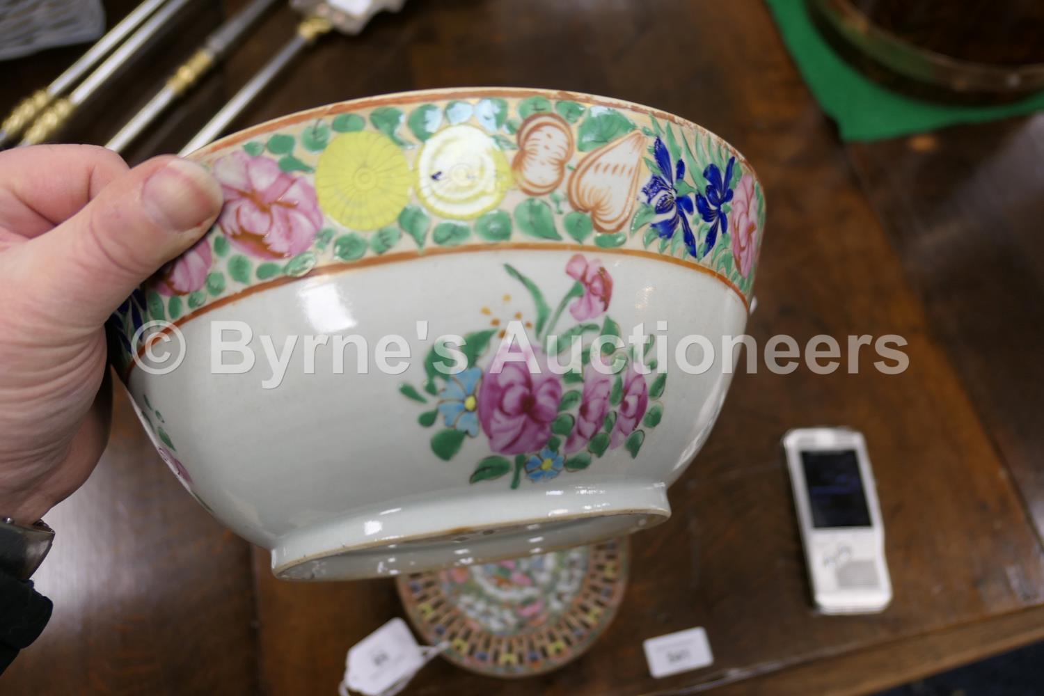 Provincial Chinese famille rose bowl, 19th Century, sparsely decorated with a border of flowers - Image 3 of 7