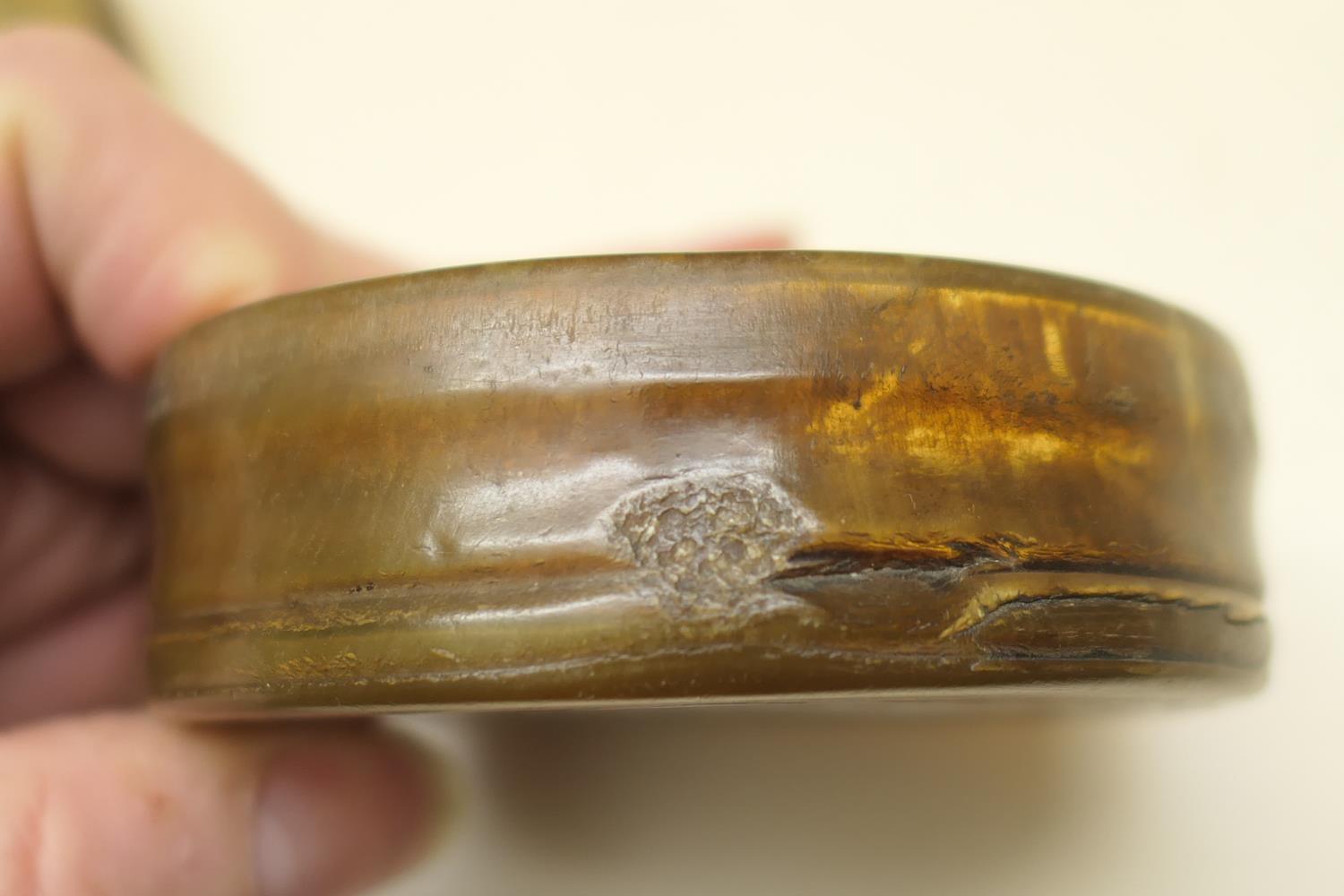 Georgian pressed horn snuff box, circa 1760, circular form, the cover with a profile of George III - Image 5 of 9