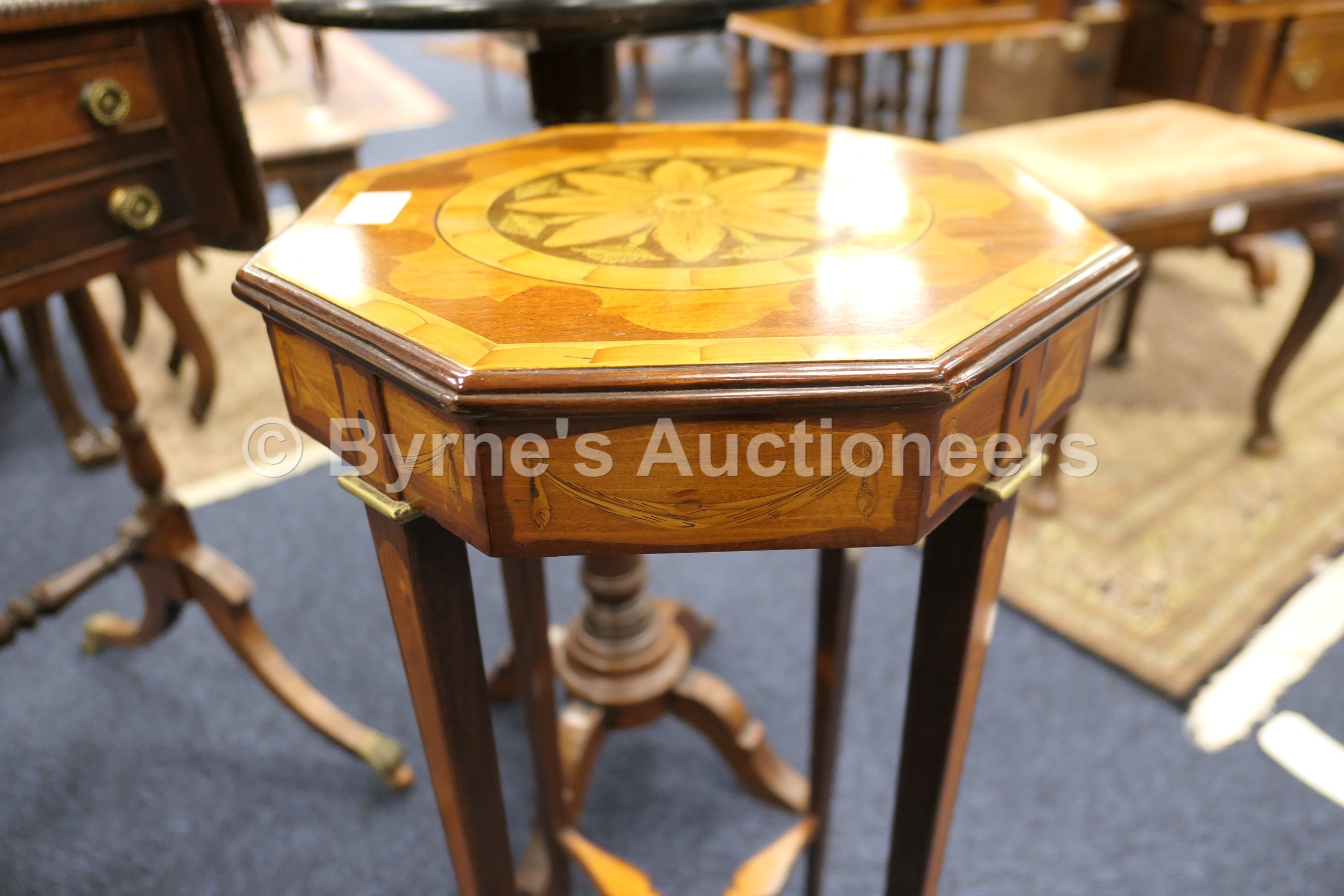 Sheraton Revival mahogany and marquetry kettle stand, octagonal top centred with a flowerhead and - Image 3 of 6