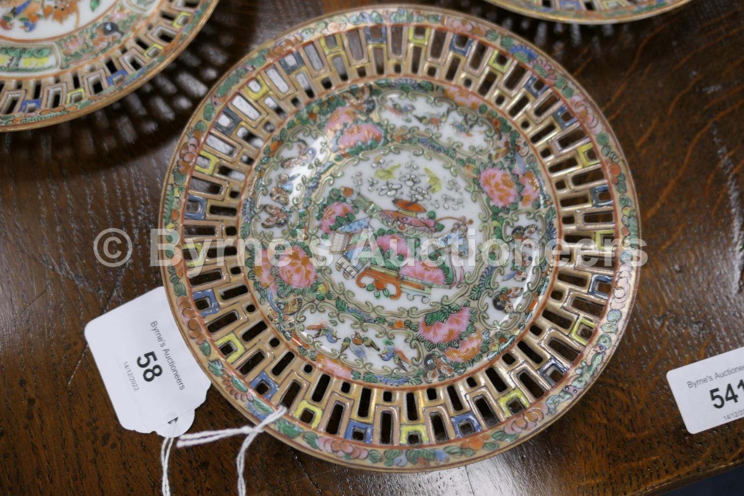 Provincial Chinese famille rose bowl, 19th Century, sparsely decorated with a border of flowers - Image 5 of 7