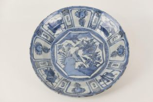 Chinese kraak blue and white porcelain dish, Transitional, circa 1630-50, the centre decorated