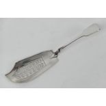 William IV silver fish slice, London 1836, fiddle pattern with pierced blade, 30.5cm, weight approx.