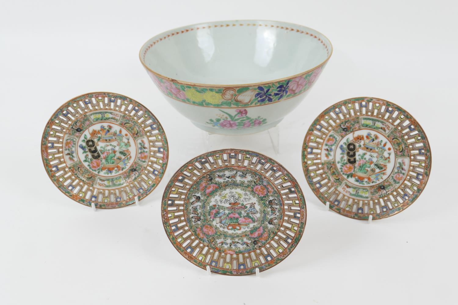 Provincial Chinese famille rose bowl, 19th Century, sparsely decorated with a border of flowers