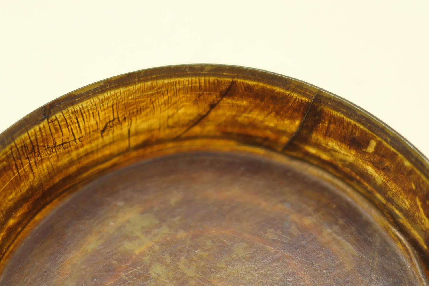 Georgian pressed horn snuff box, circa 1760, circular form, the cover with a profile of George III - Image 7 of 9