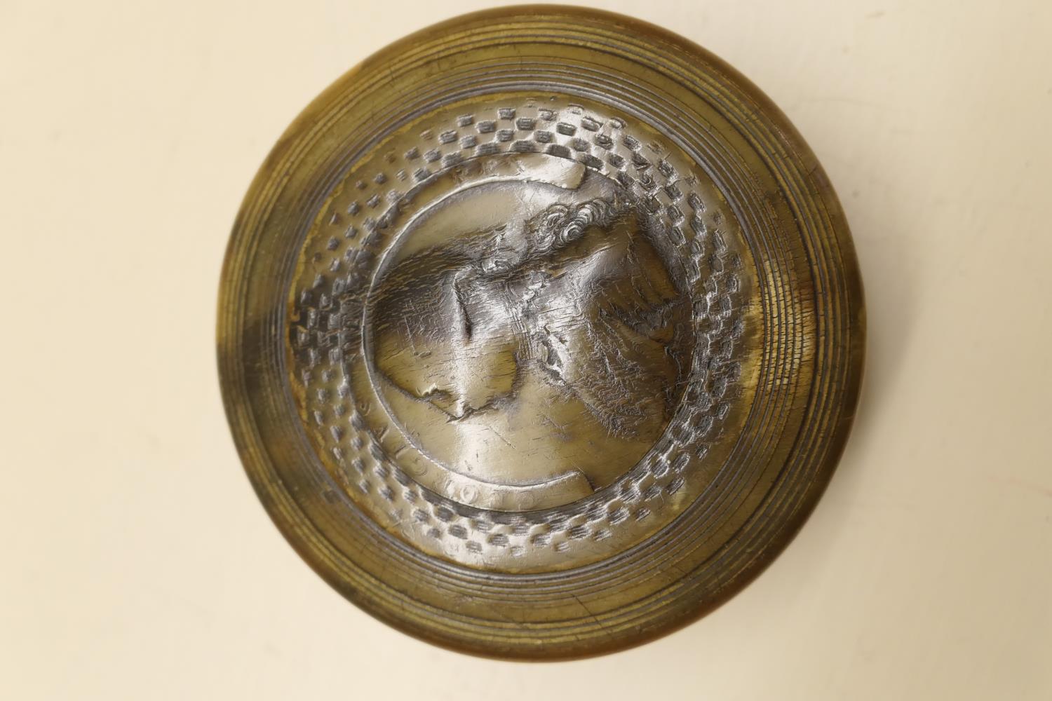 Georgian pressed horn snuff box, circa 1760, circular form, the cover with a profile of George III - Image 3 of 9