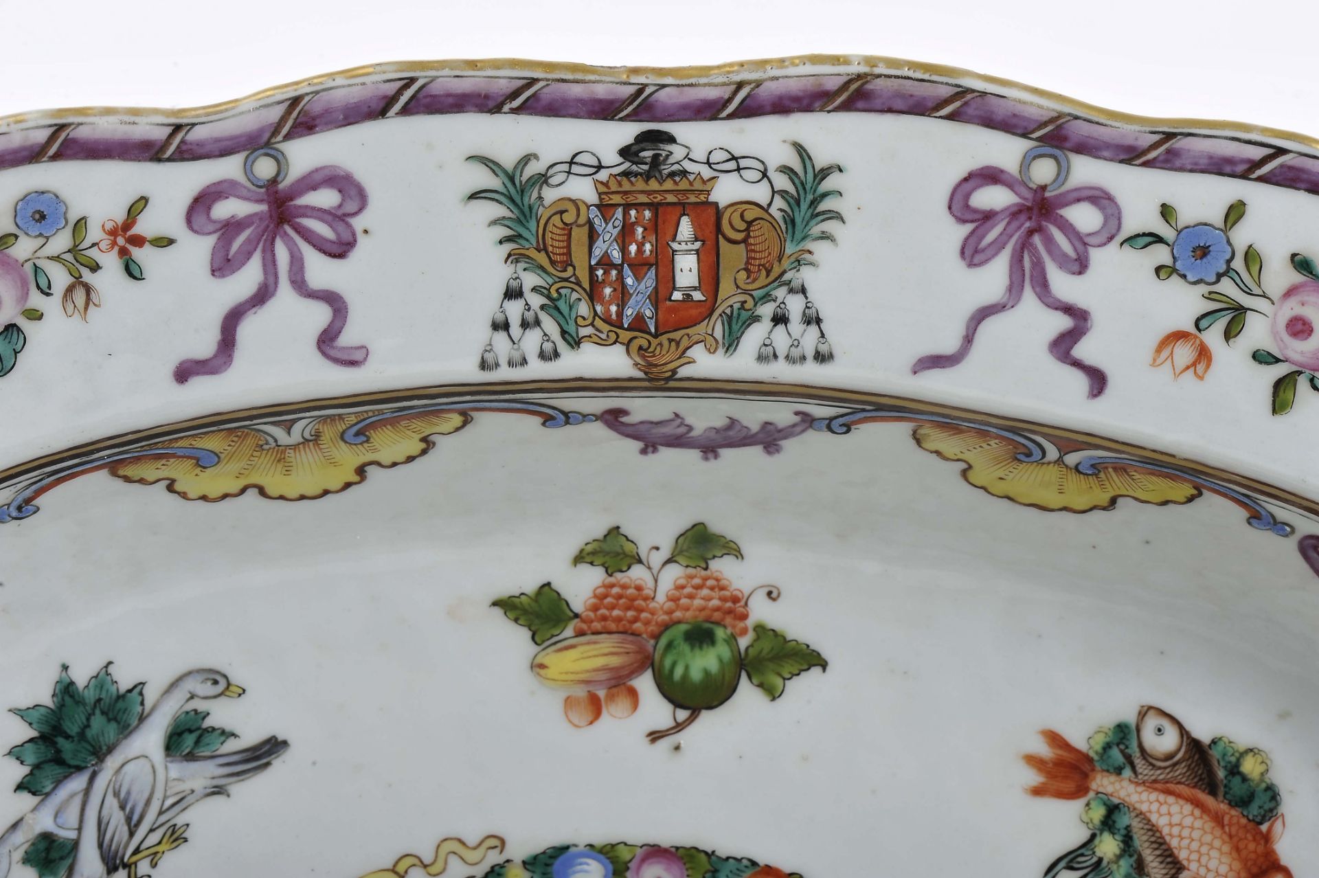 A tureen with stand - Bild 4 aus 4