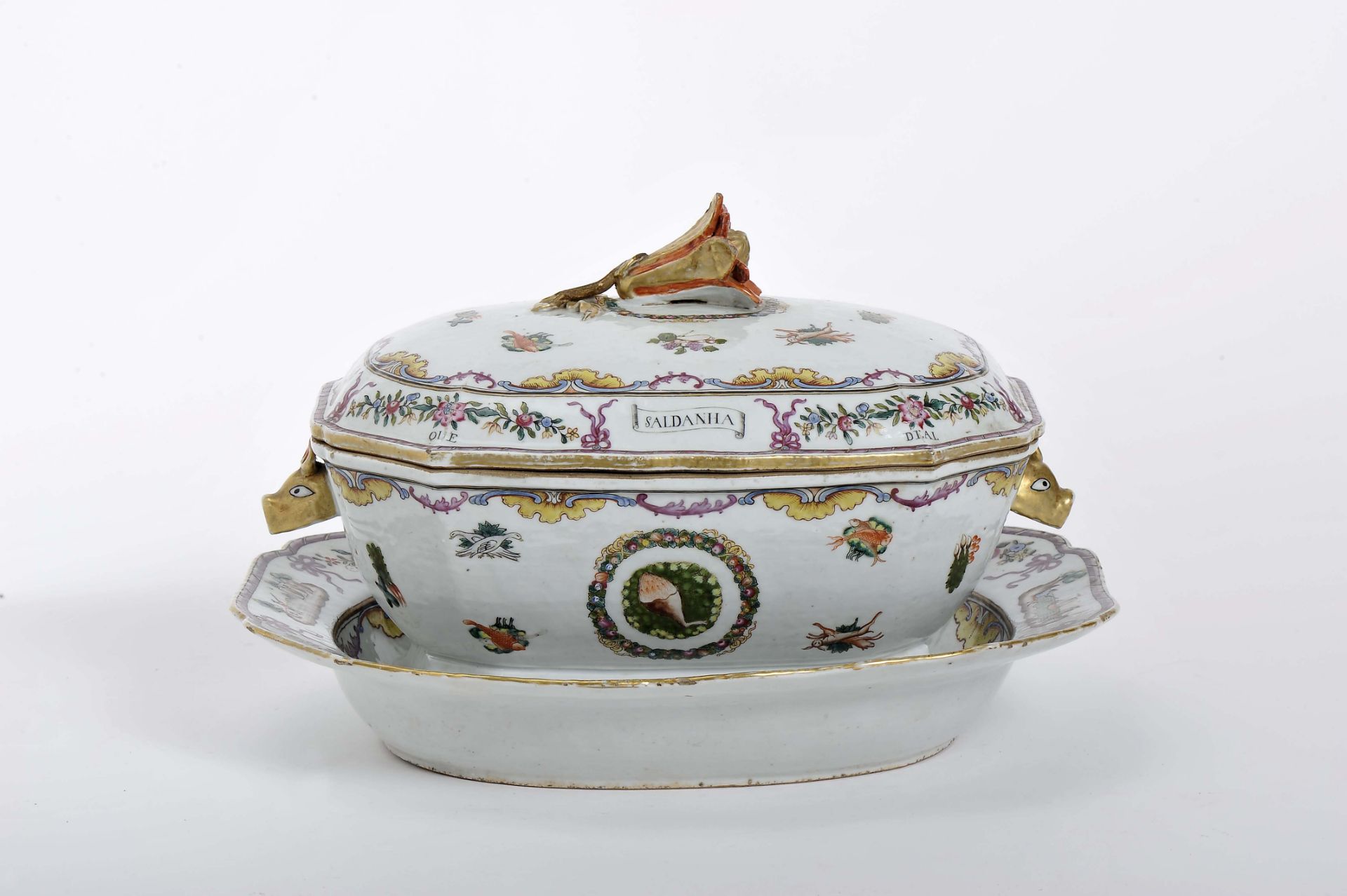 A tureen with stand - Bild 2 aus 4