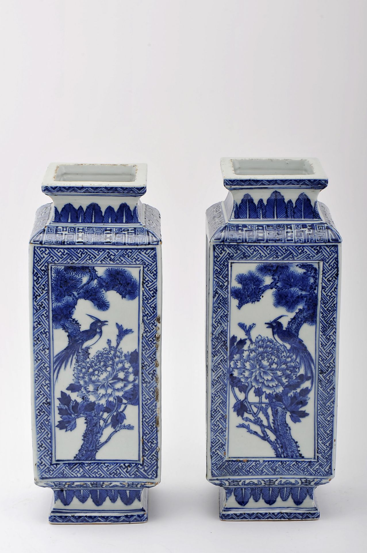 A pair of vases - Image 2 of 3