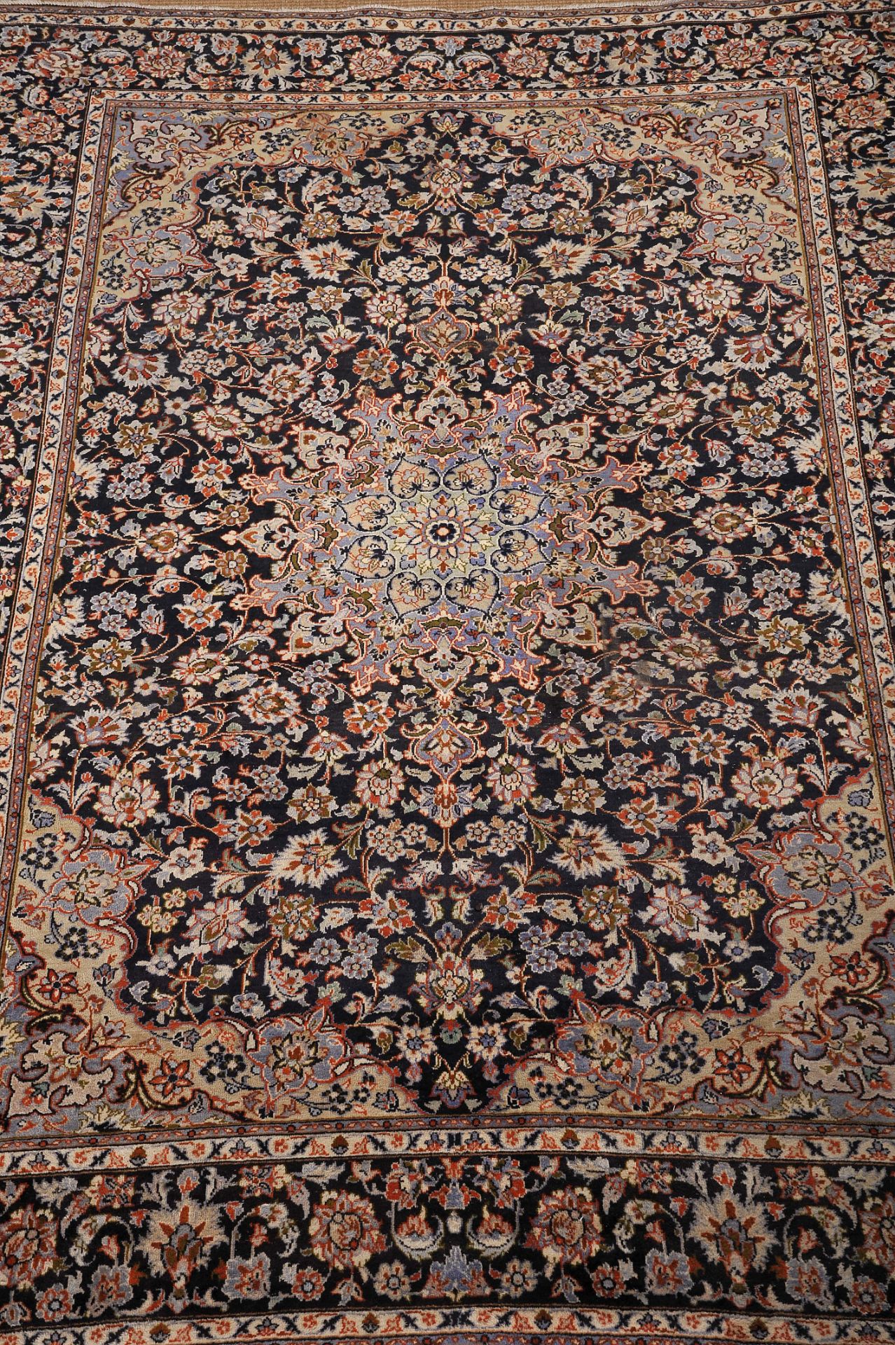 A carpet - Bild 2 aus 3