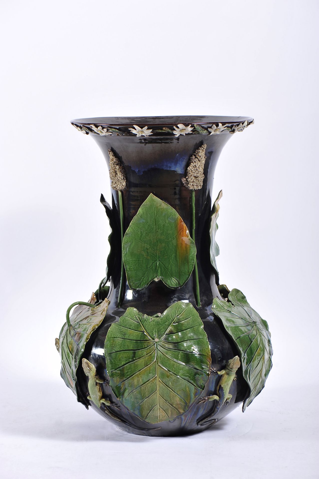 A large vase - Image 2 of 6