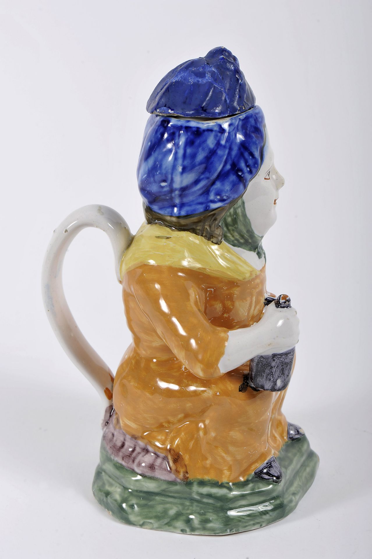 A covered jug "Seated female figure with bottle and glass" - Bild 2 aus 2