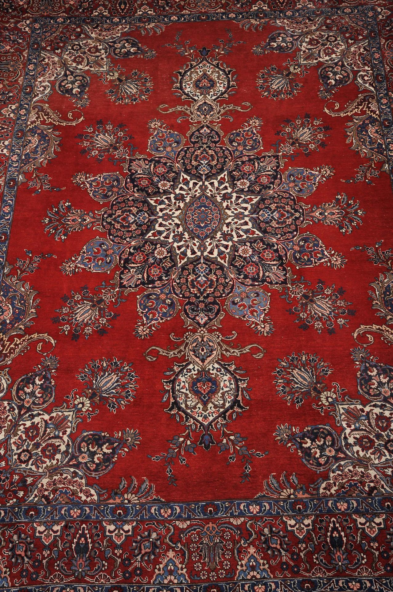 A carpet - Bild 2 aus 3