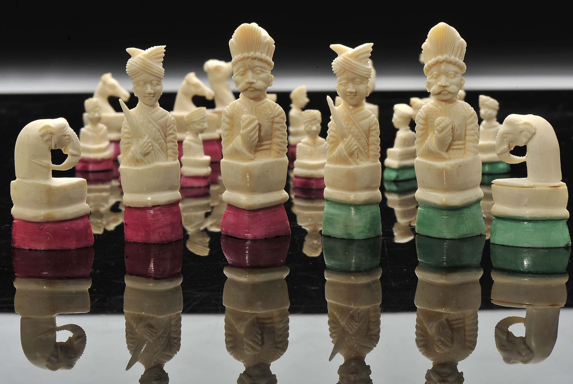 Chess pieces - Image 5 of 9