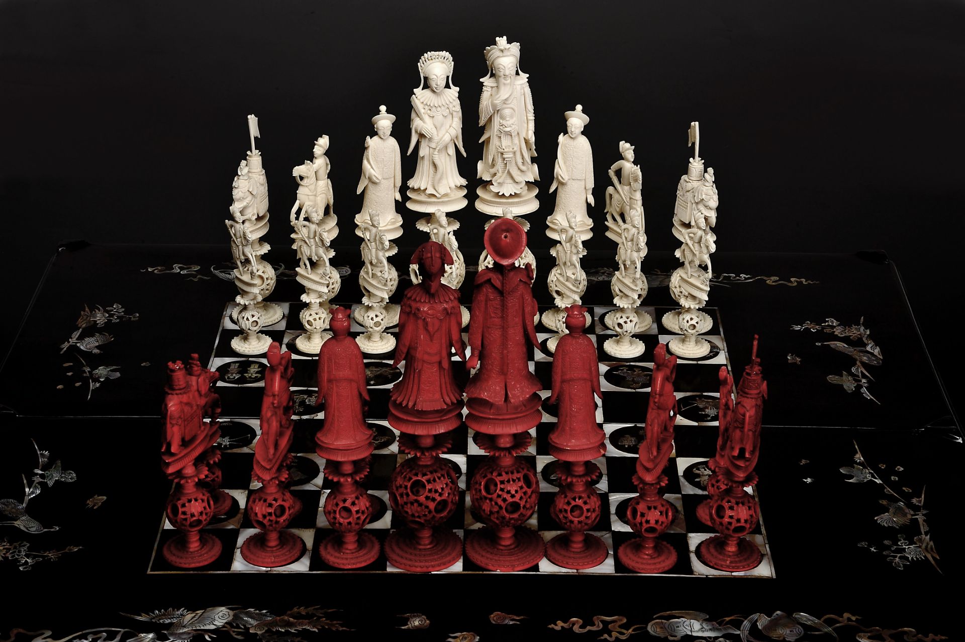 Chess pieces and Chess and Backgammon hinged board closing in a box - Image 11 of 13