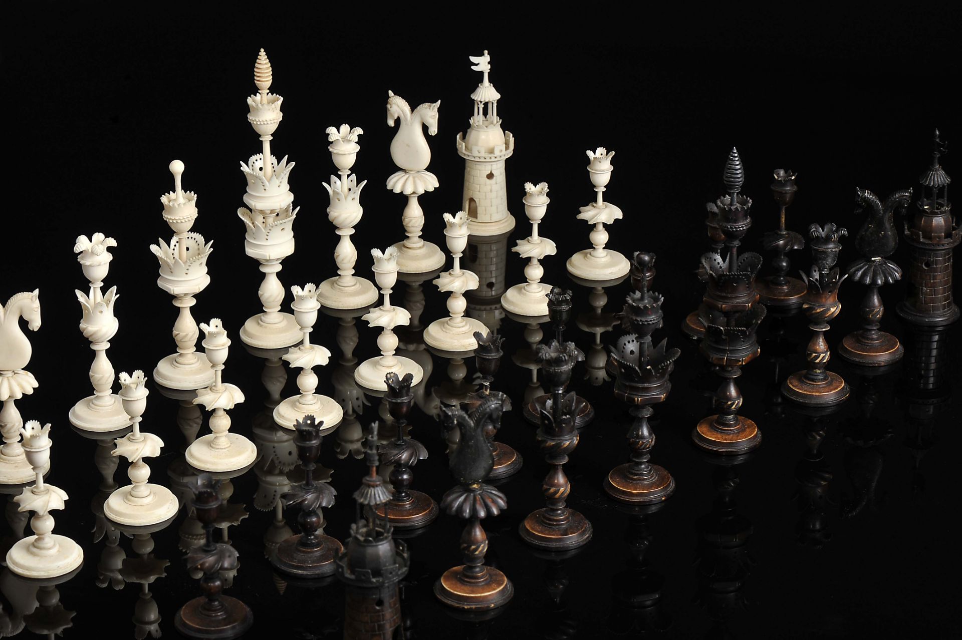 "Selenus" Chess Pieces - Image 3 of 9