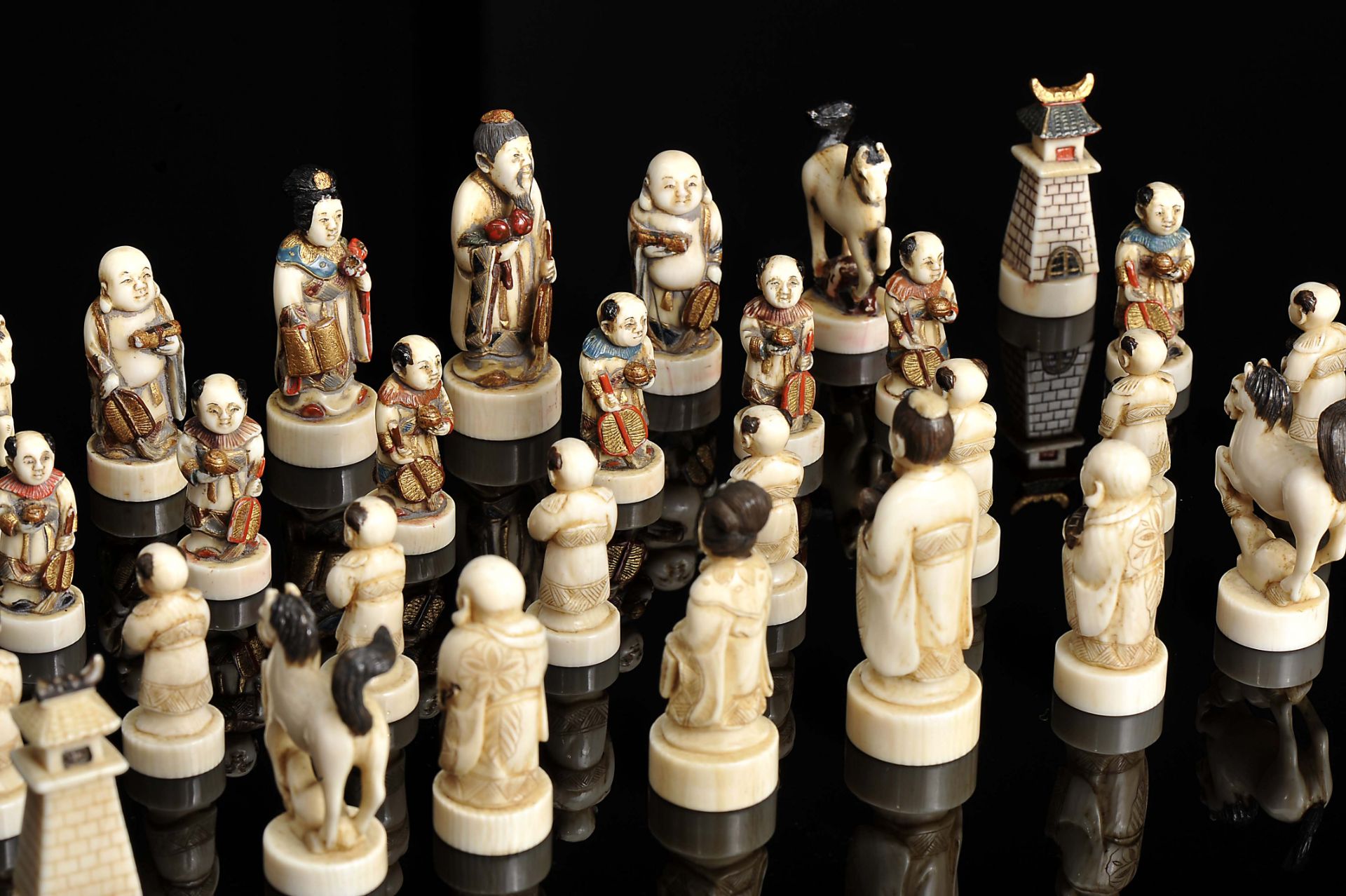 Chess pieces - Image 4 of 13