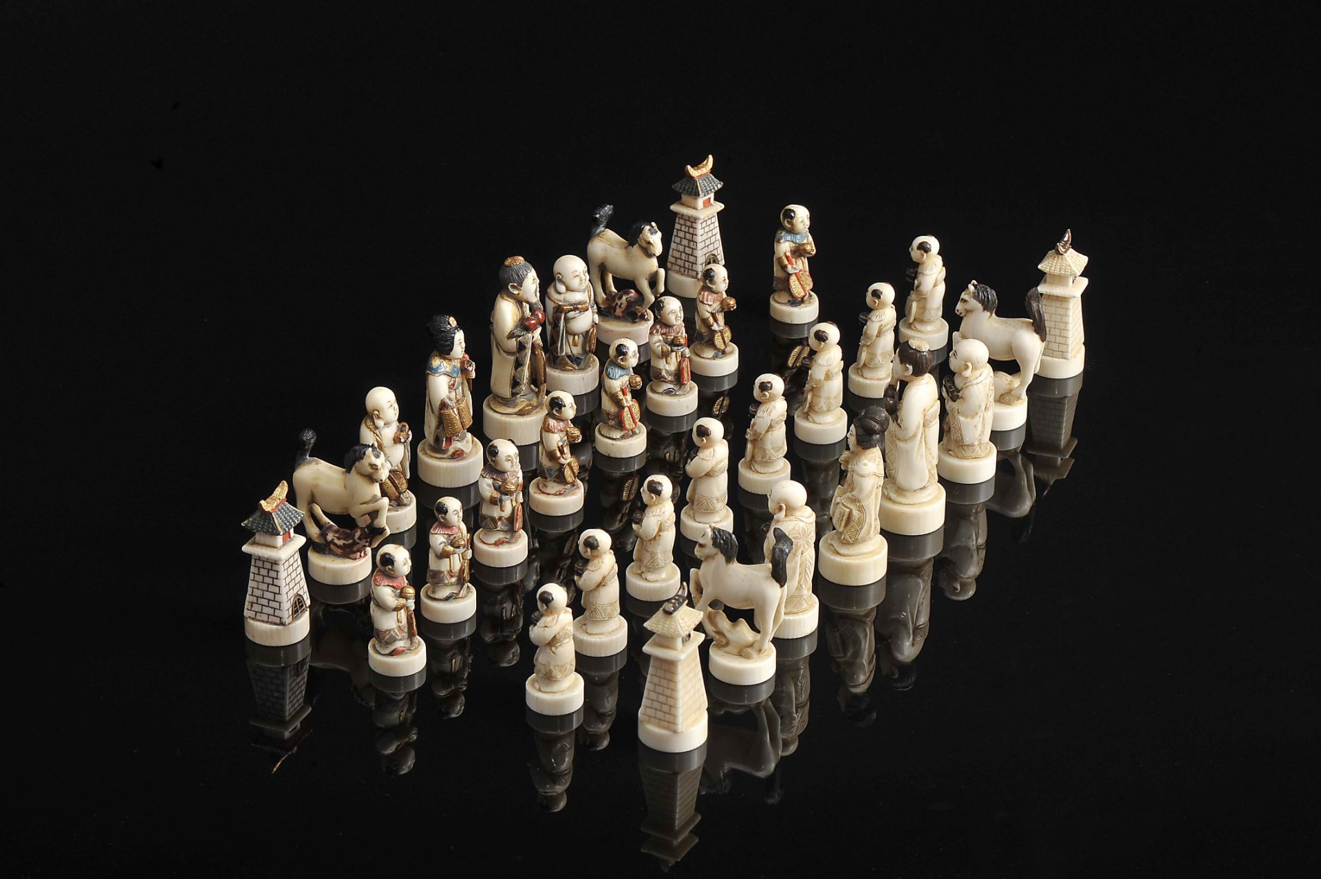Chess pieces - Image 5 of 13