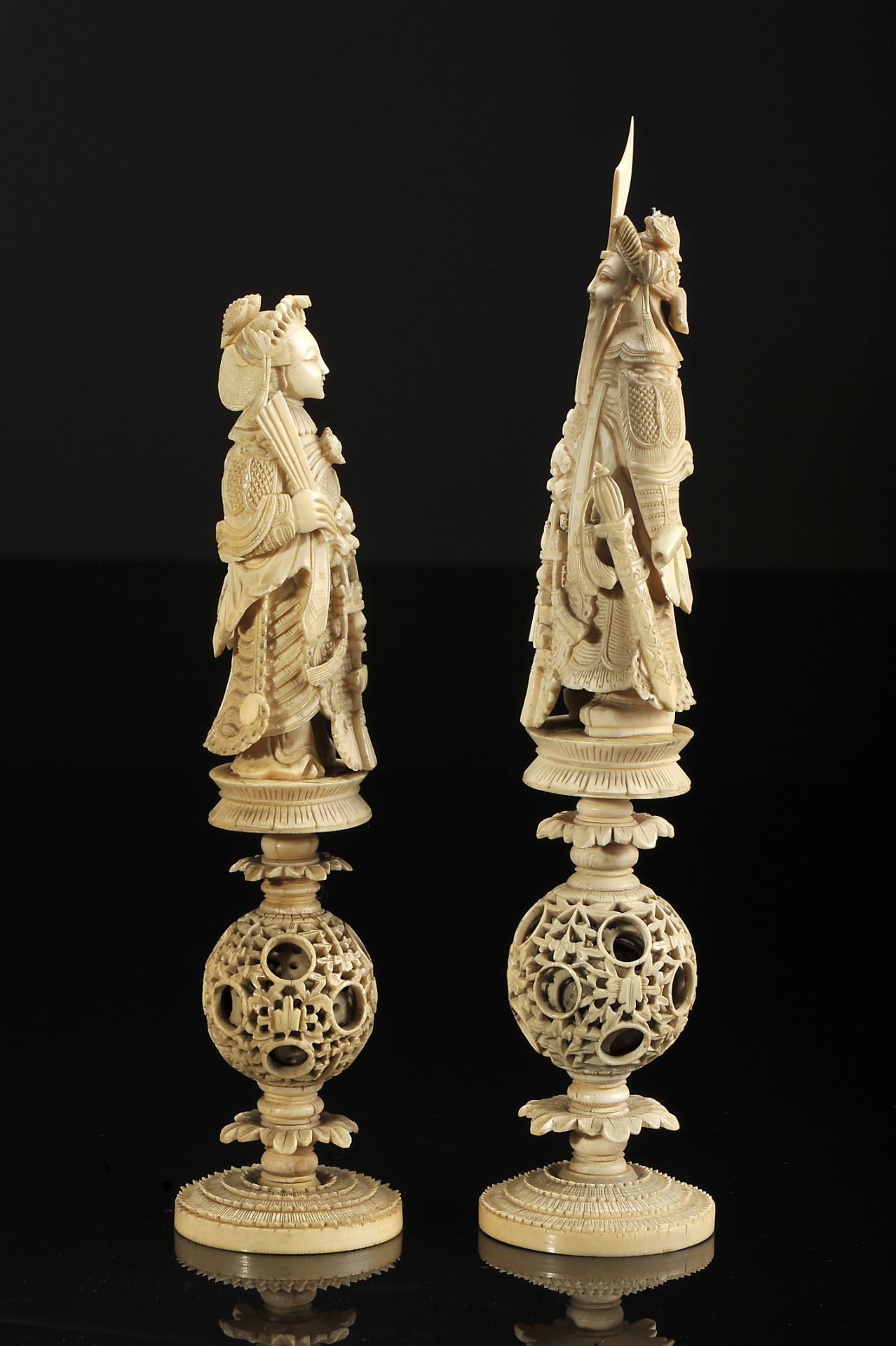 Chess pieces, "Emperor" and "Empress" based on "Ball of happiness" - Image 4 of 4