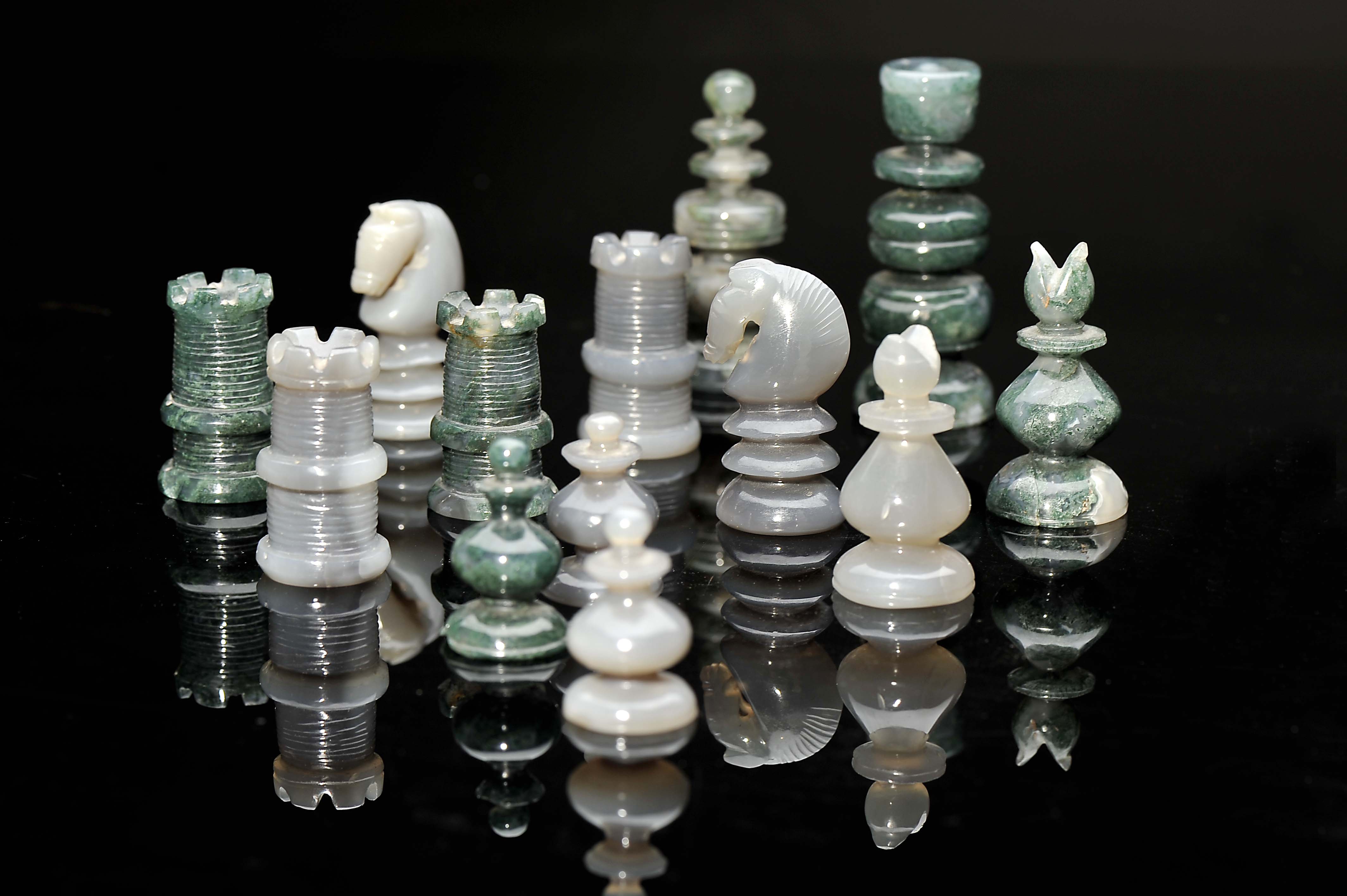 Chess pieces - Image 7 of 7