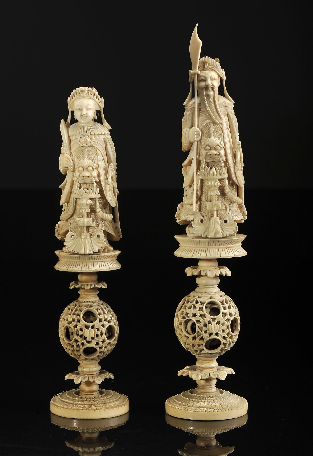 Chess pieces, "Emperor" and "Empress" based on "Ball of happiness"