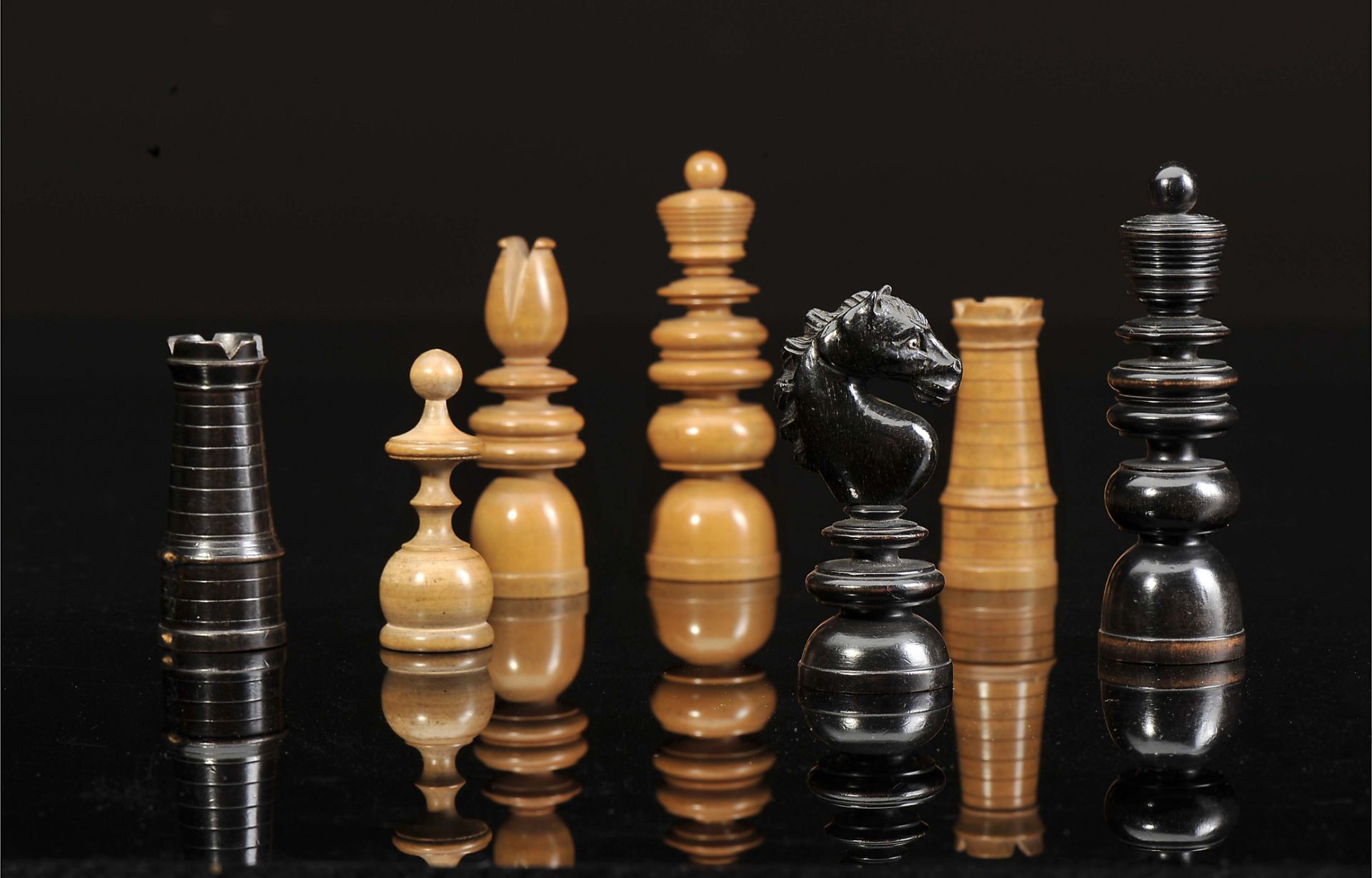 Chess pieces - Image 4 of 4