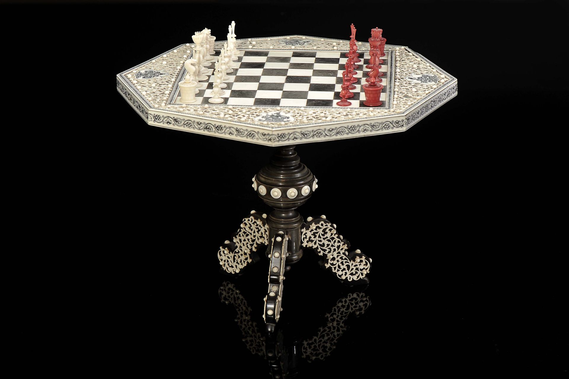 Miniature game table with chess pieces - Image 5 of 7