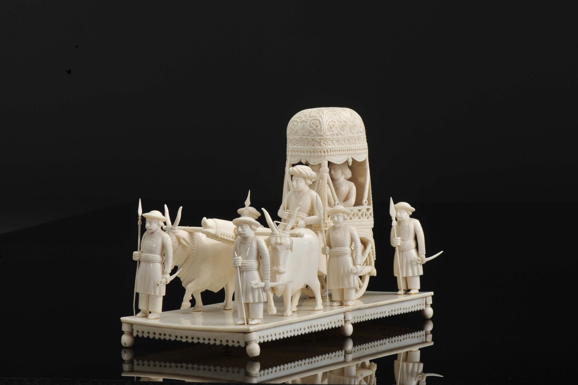 A chariot with female figures and guards - Image 6 of 8