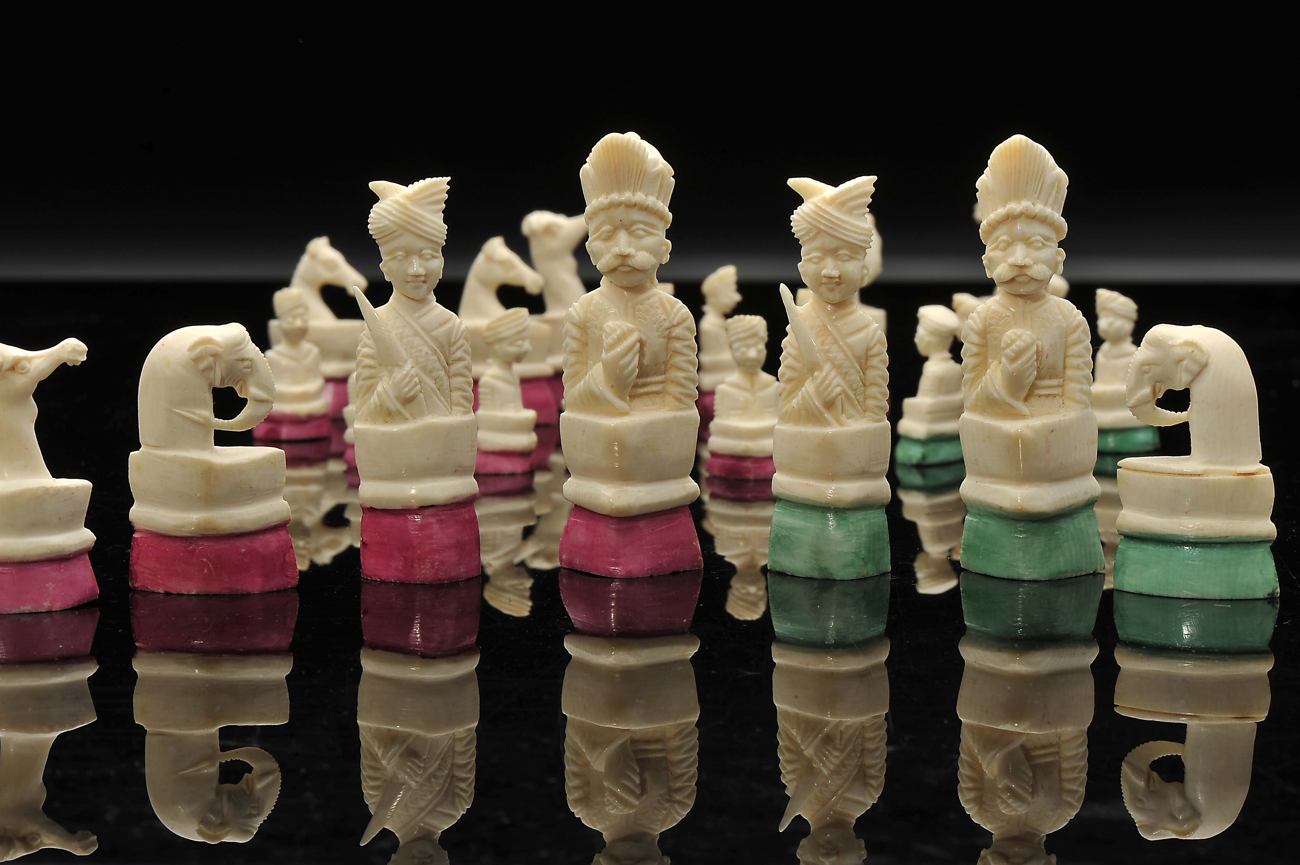 Chess pieces - Image 4 of 9