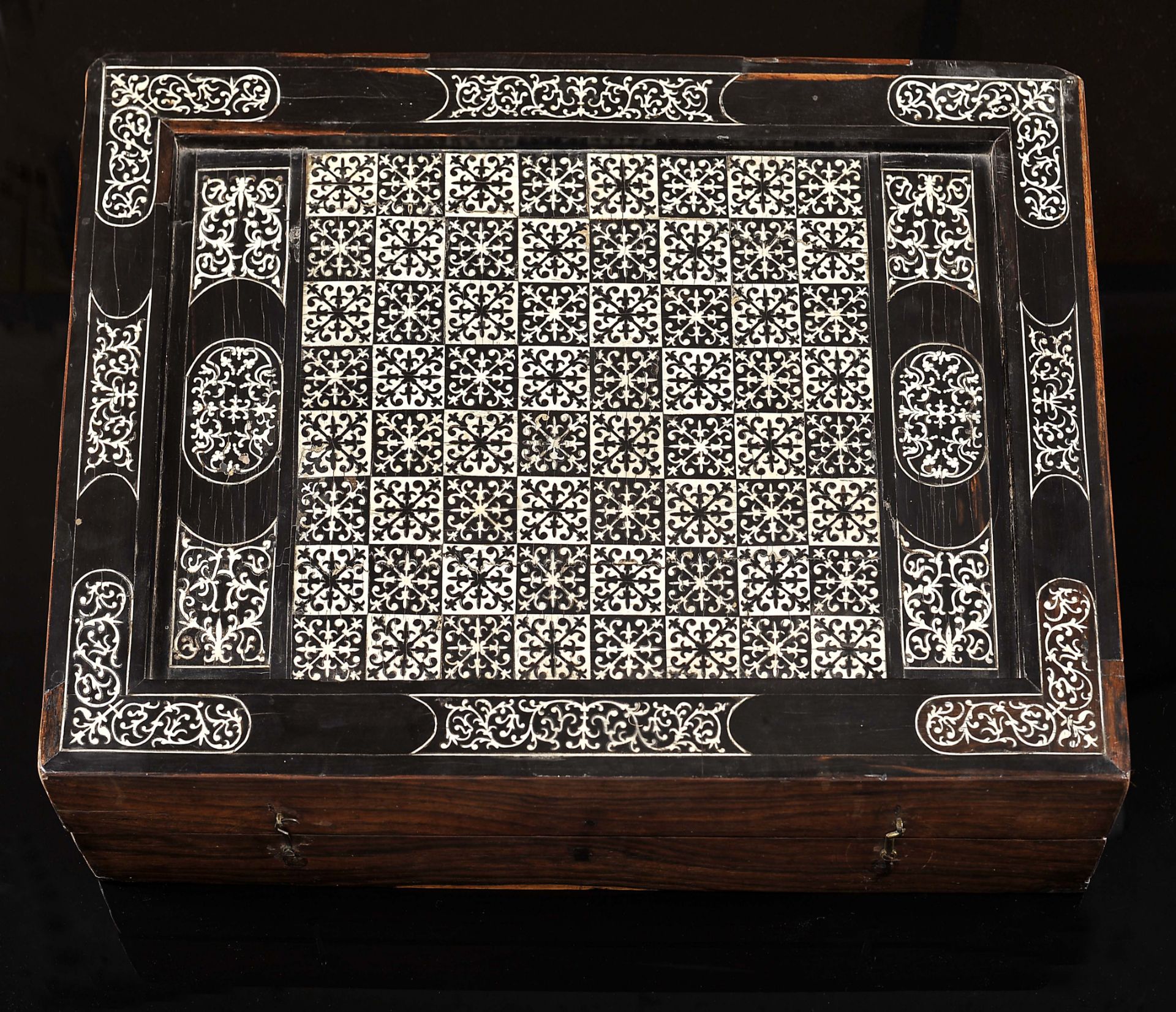 Chess, Backgammon and Nine Men's Morris Board (Ginner Game) articulated closing in the form of a box - Image 3 of 8