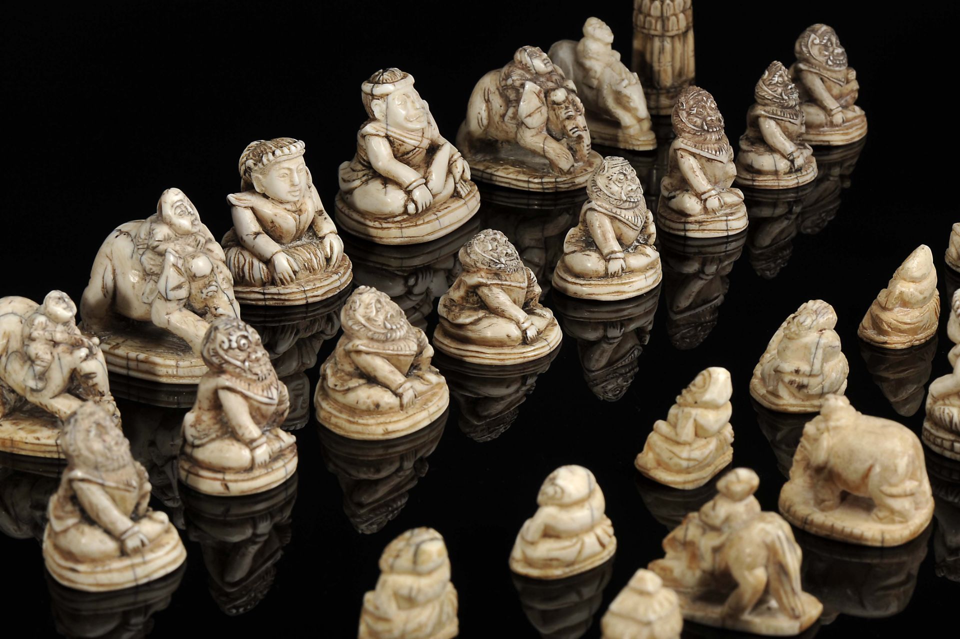 Chess pieces - Image 2 of 10