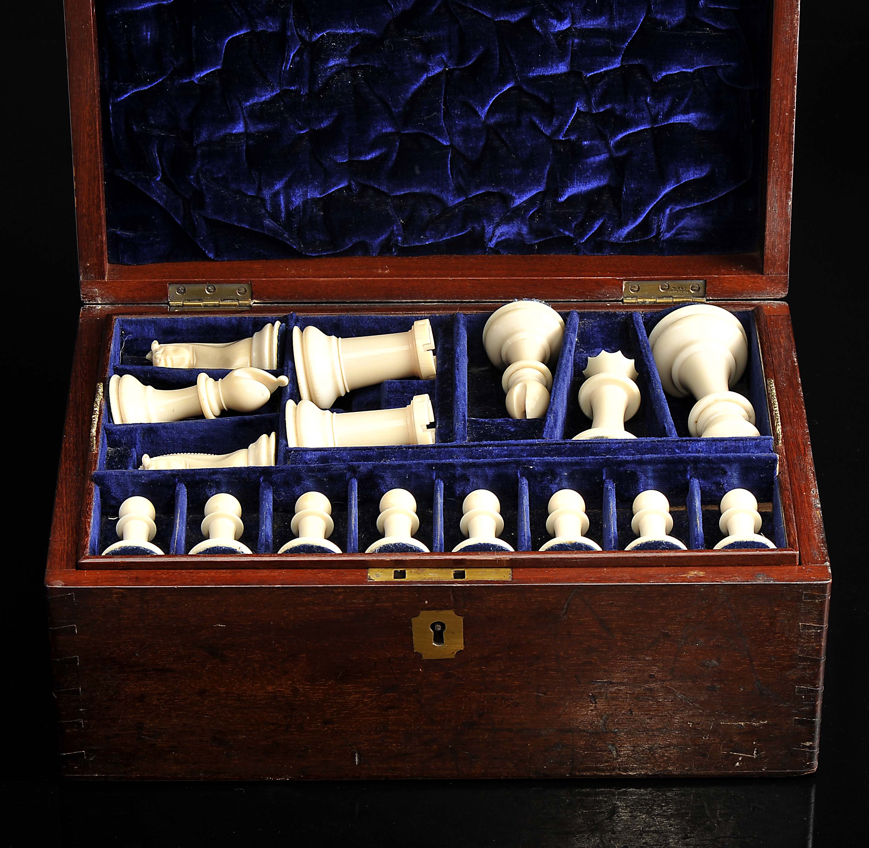 "Staunton - Club size" chess pieces - Image 6 of 18