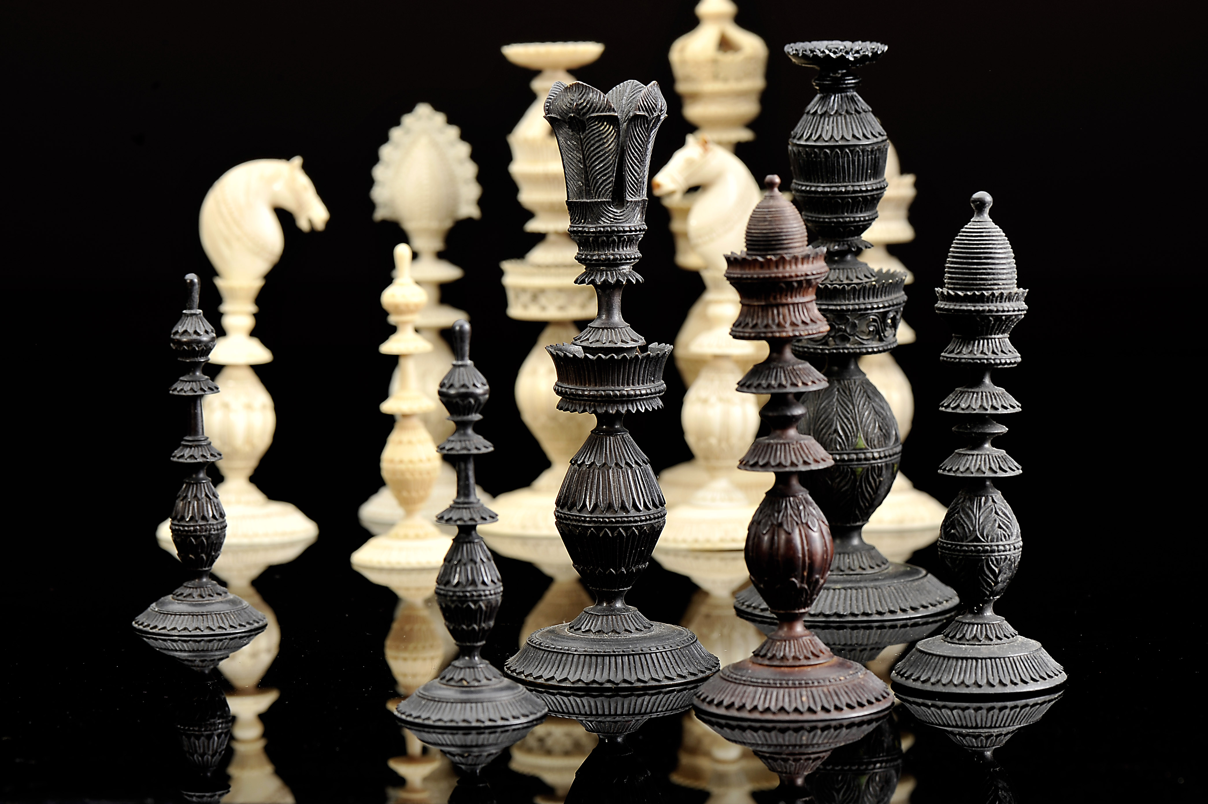 Chess pieces - Image 2 of 6