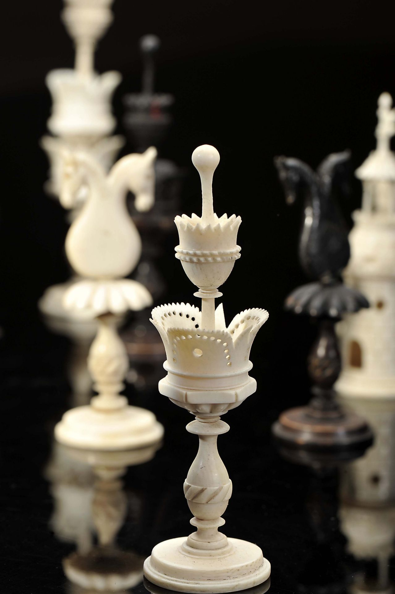 "Selenus" Chess Pieces - Image 4 of 9