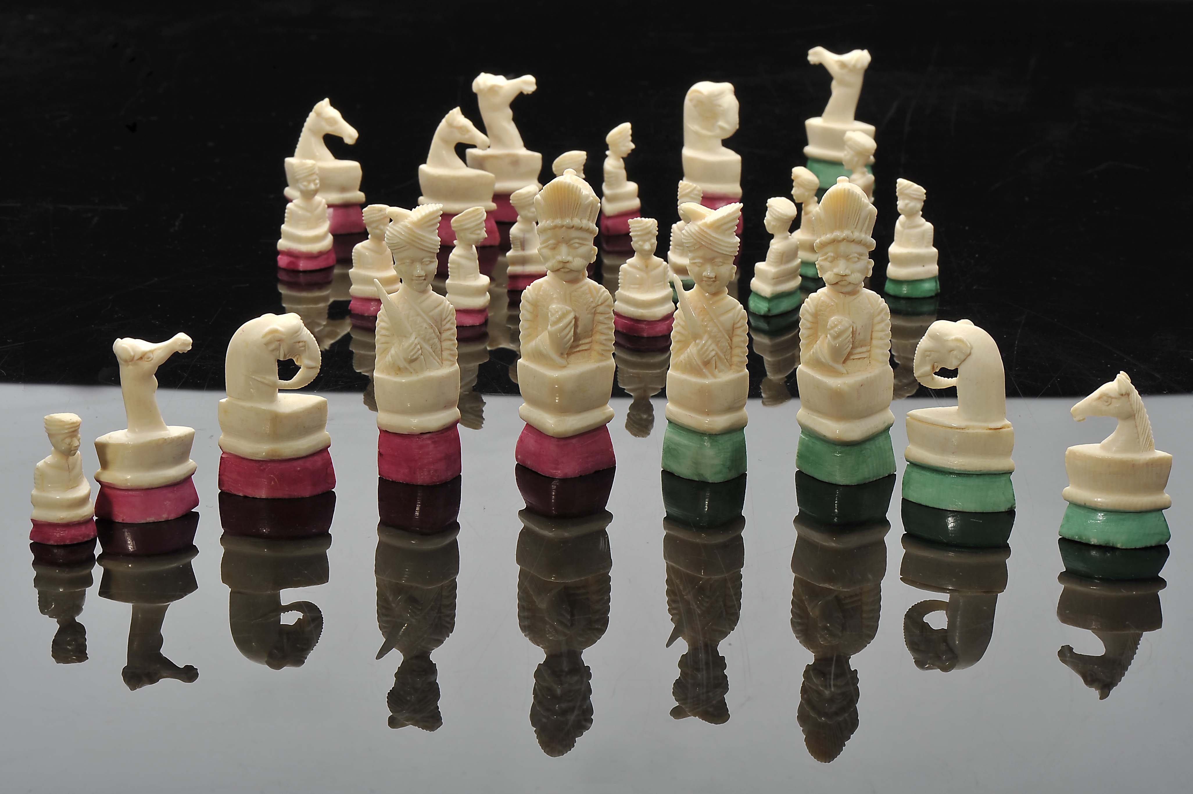 Chess pieces - Image 6 of 9