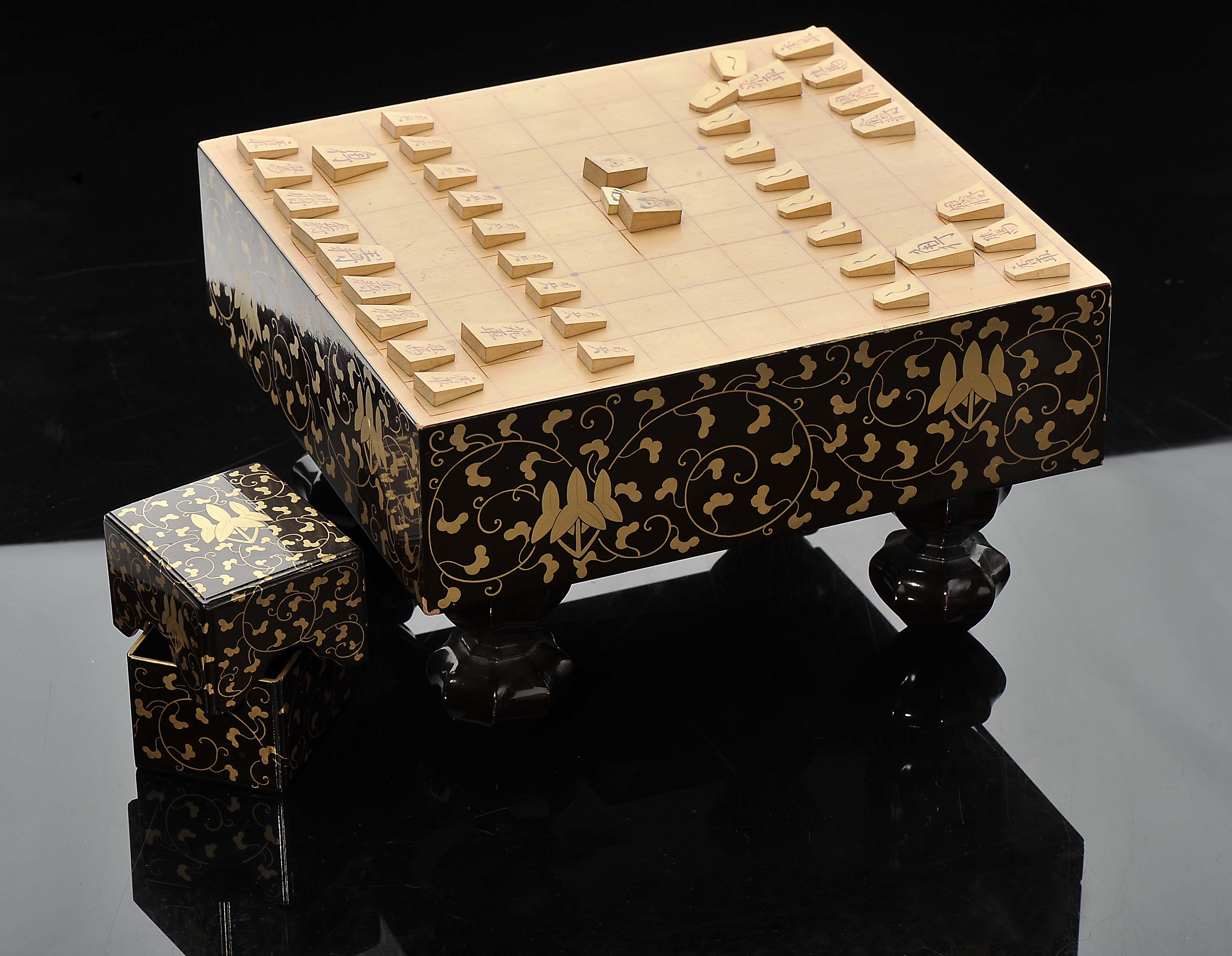 Shogi table/board with forty pieces in "Tomobako" box - Image 9 of 17