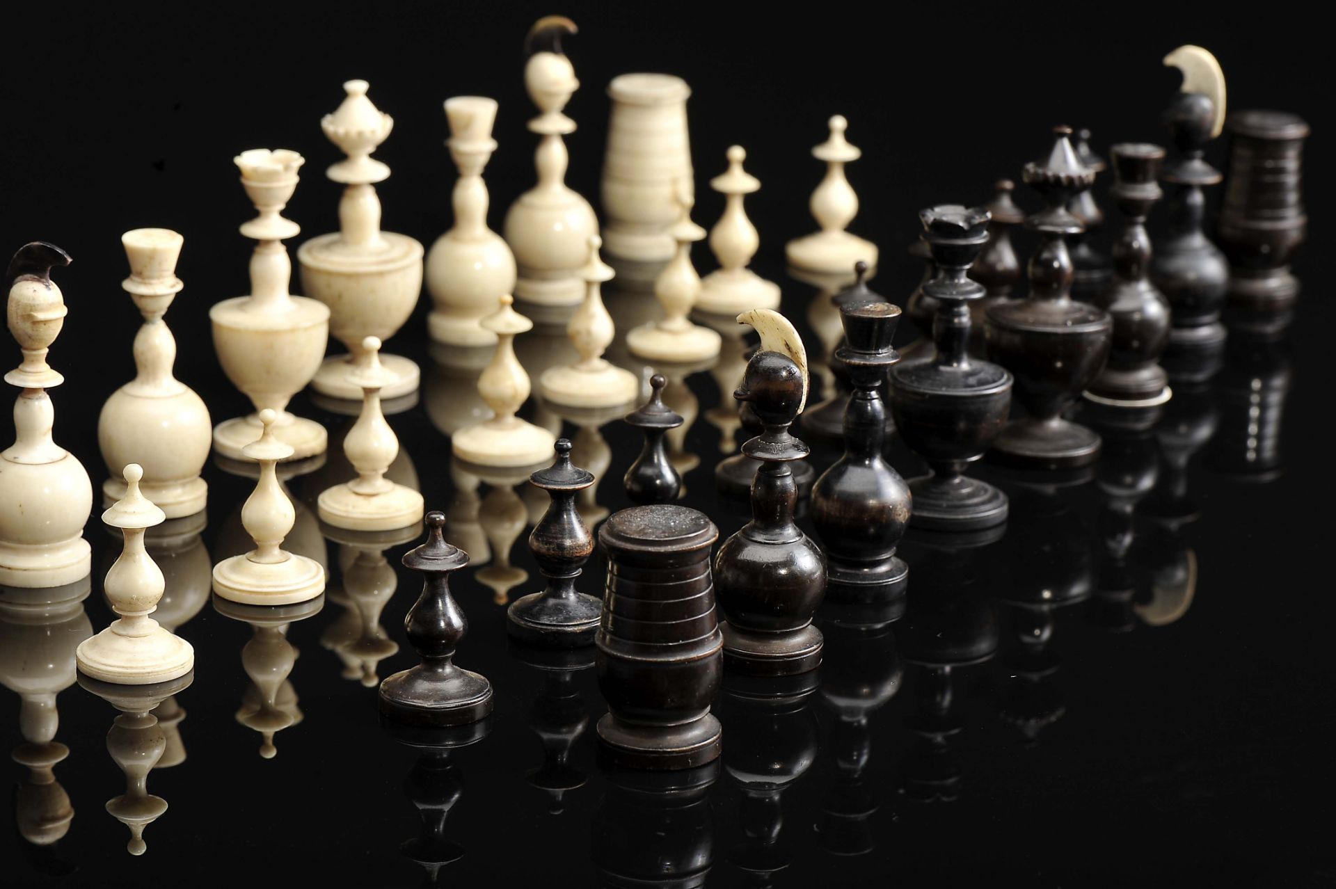 "Lyon Pattern" Chess Pieces - Image 5 of 5