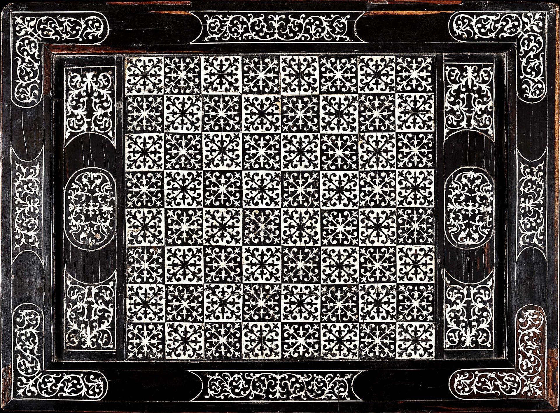 Chess, Backgammon and Nine Men's Morris Board (Ginner Game) articulated closing in the form of a box - Image 2 of 8