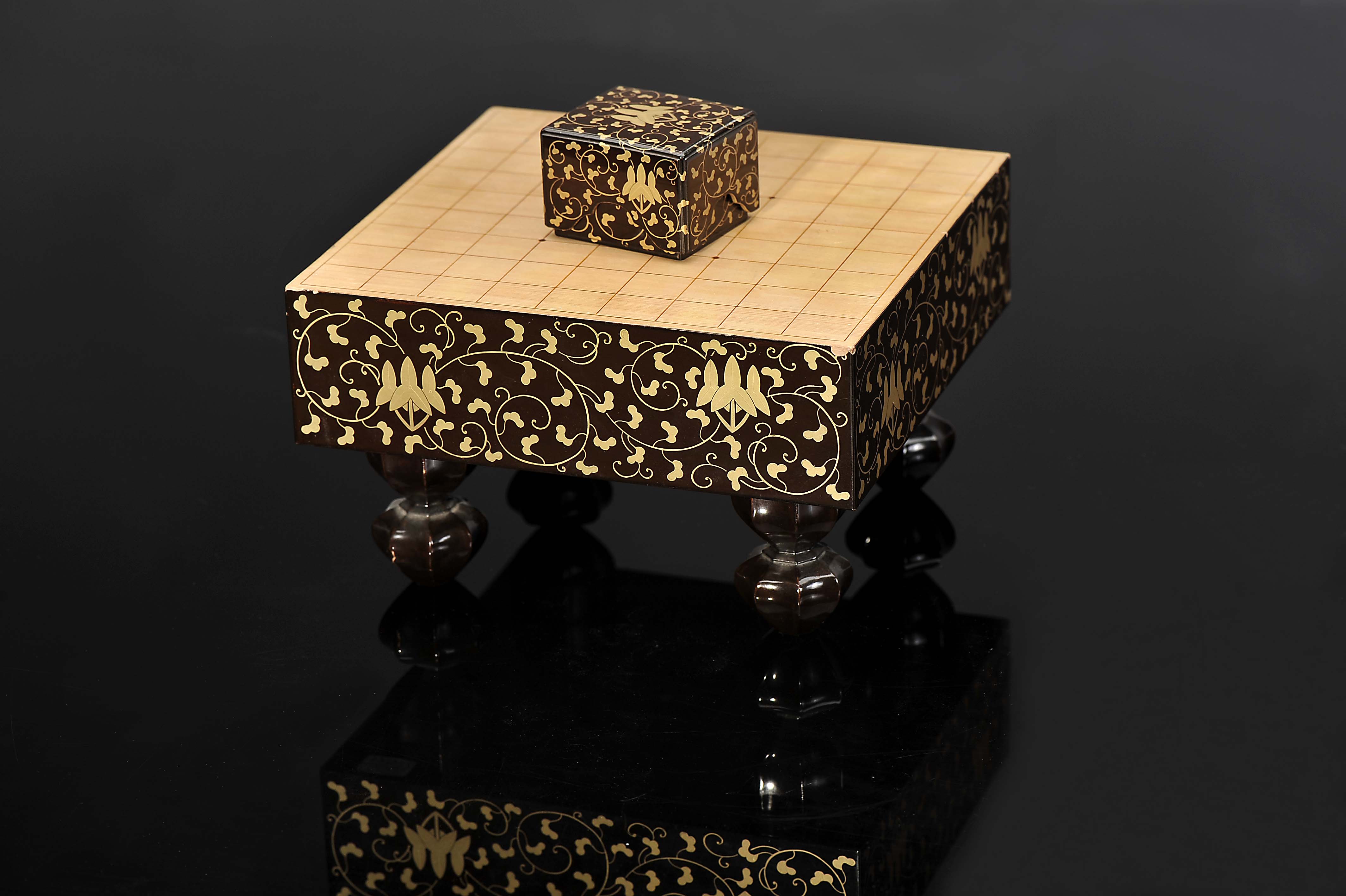 Shogi table/board with forty pieces in "Tomobako" box - Image 17 of 17