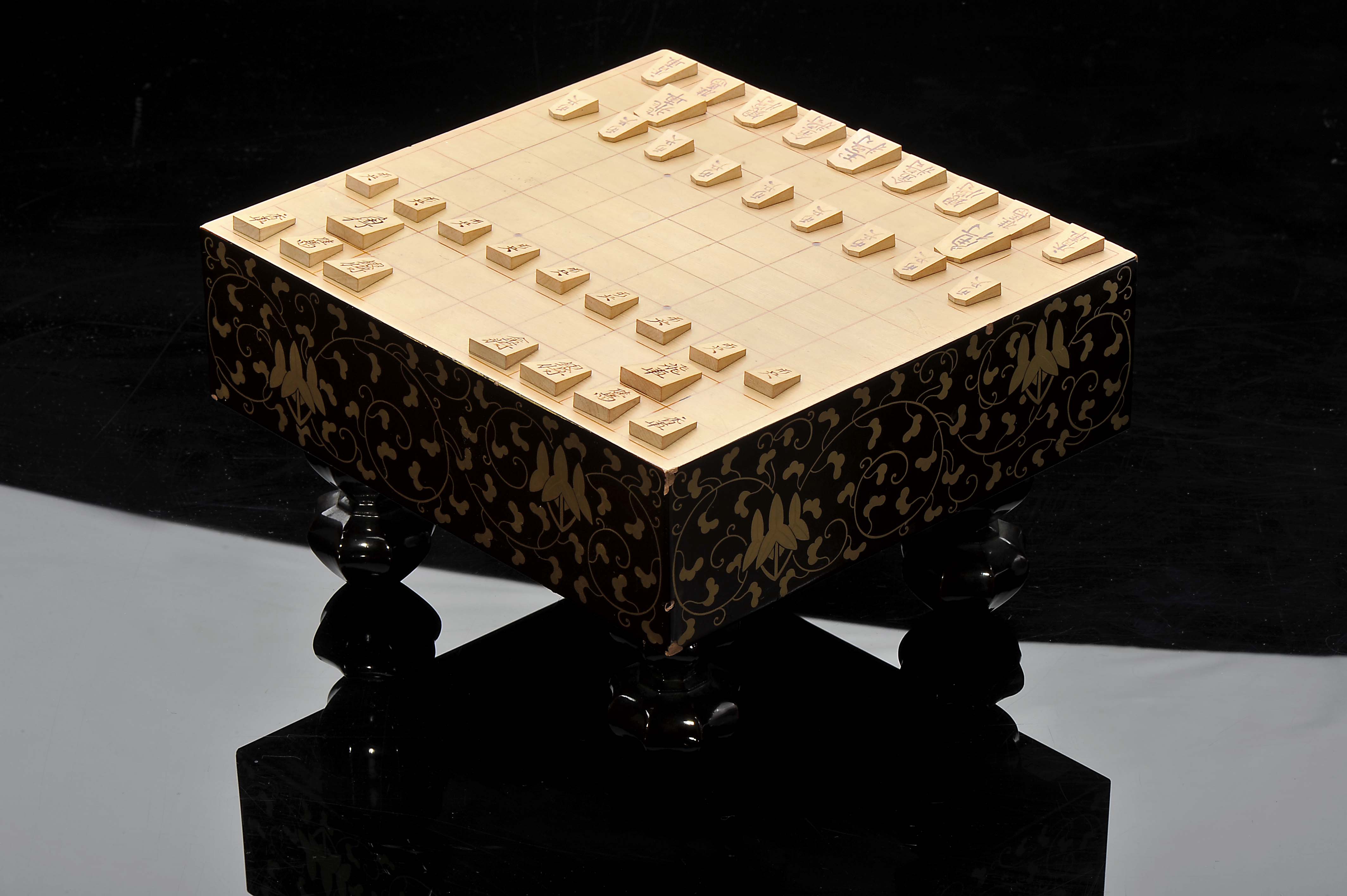 Shogi table/board with forty pieces in "Tomobako" box - Image 7 of 17