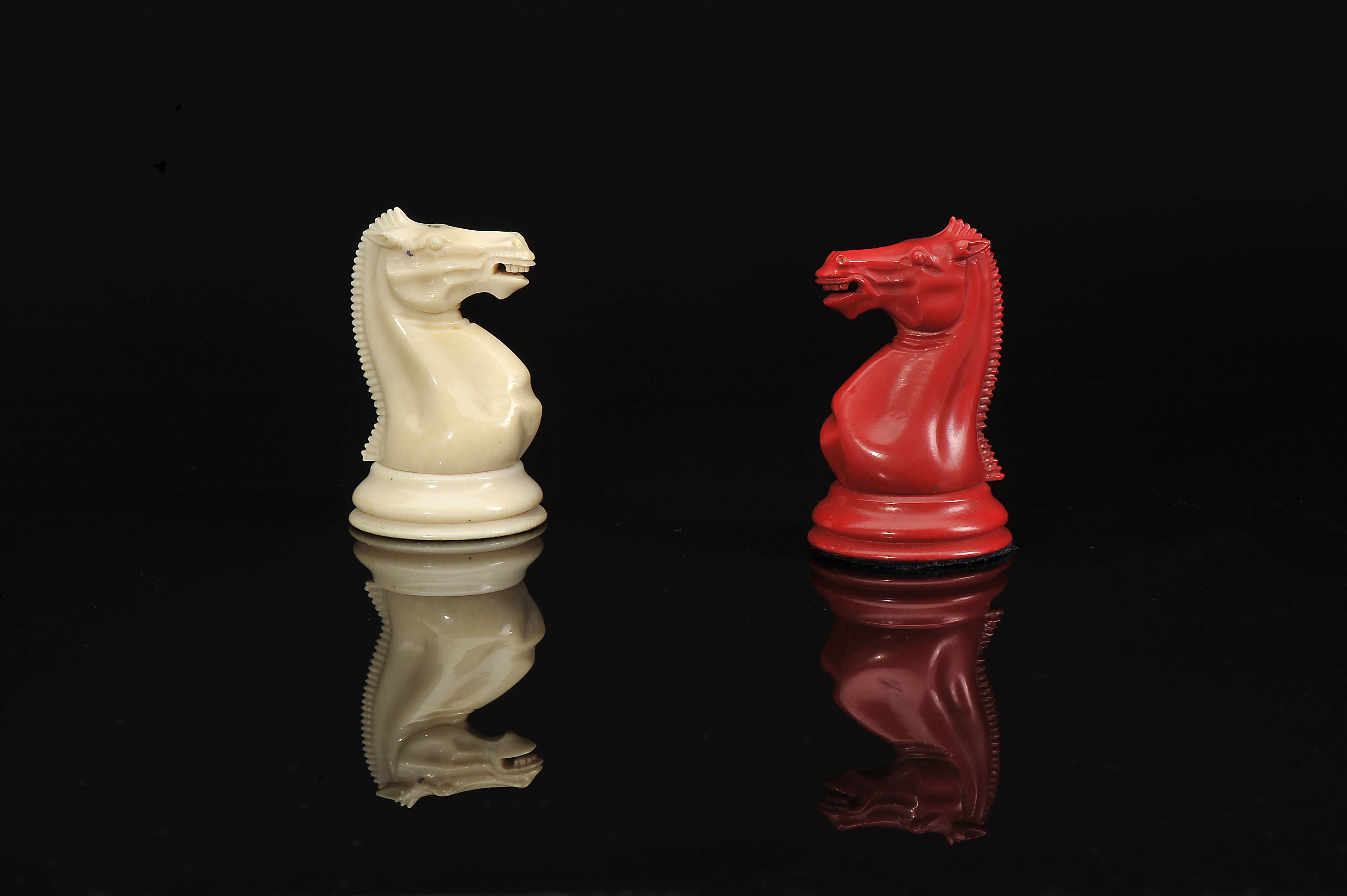 "Staunton - Club size" chess pieces - Image 2 of 18