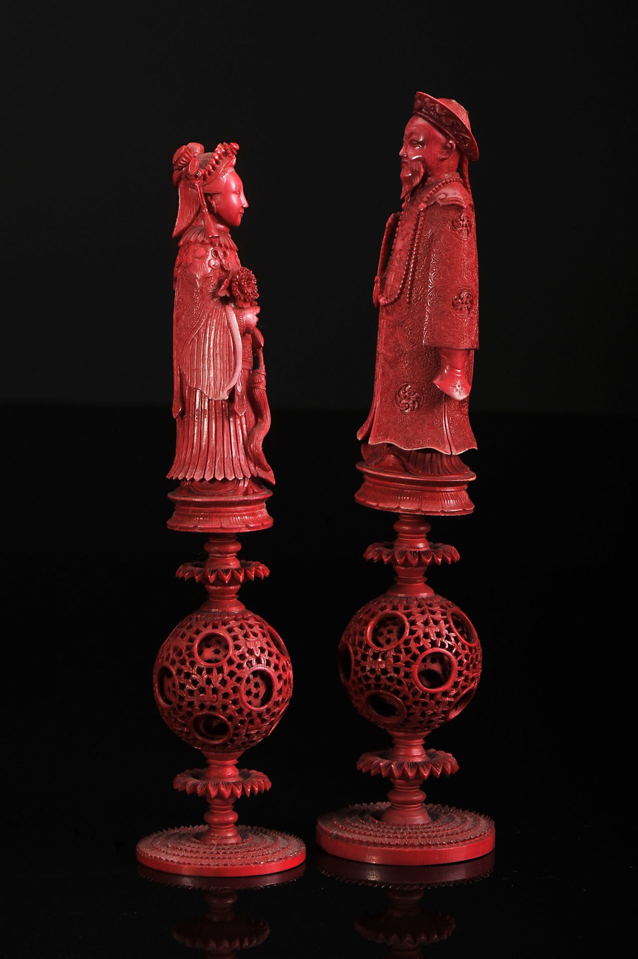 "Emperor" and "Empress" chess pieces based on "Ball of happiness" - Image 2 of 4